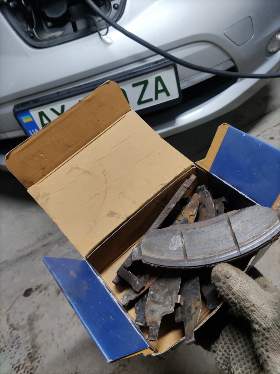 Замена колодок — Nissan Leaf (1G), 2012 года | расходники | DRIVE2