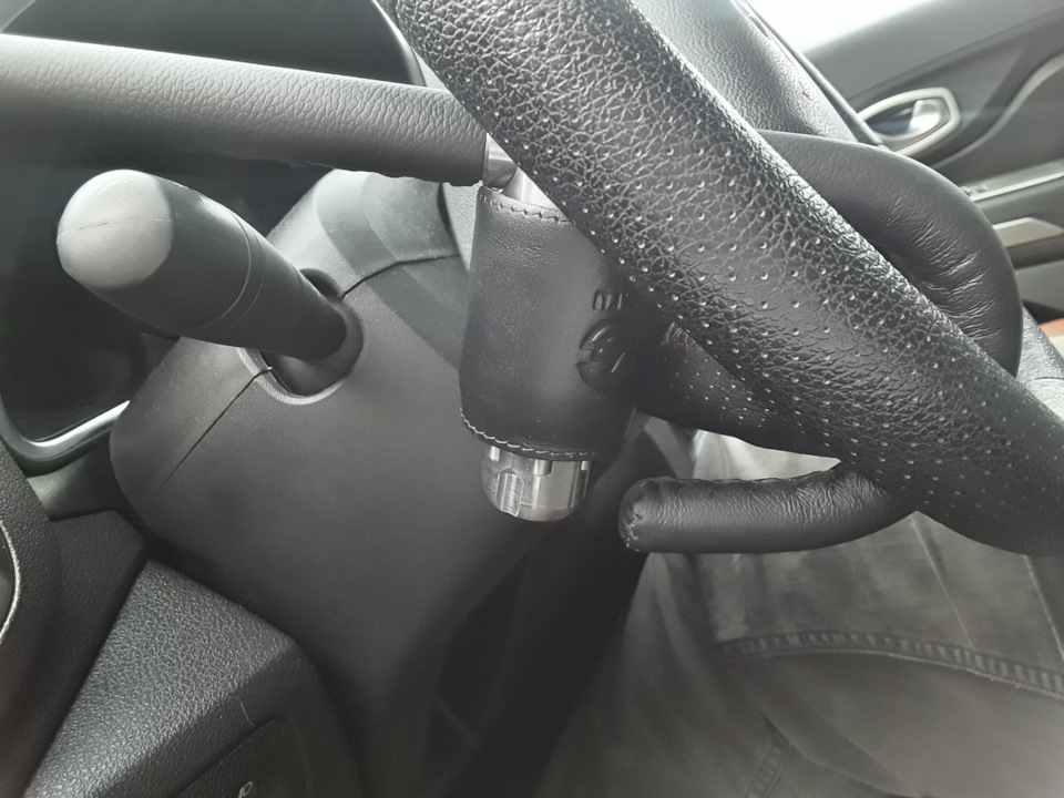 Вот такая установка за левую спицу руля обеспечивает плотный обхват и руль практически не двигается в стороны. — Lada XRAY