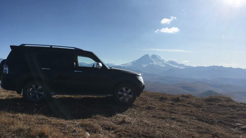 Mitsubishi Pajero 3,5 لحصان العربي الأسود