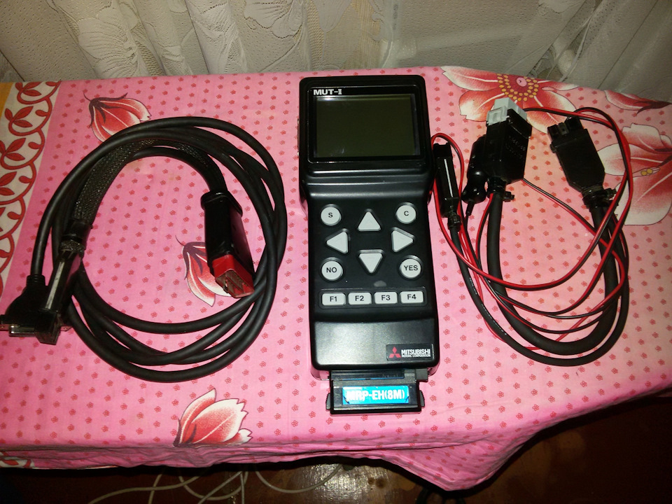 Ели сканер. Mut 2 Mitsubishi сканер. Mitsubishi medic Mut II 2 Diagnostic. Тестер Mut-II.. Сканер для автодиагностики Mitsubishi Mut 2.