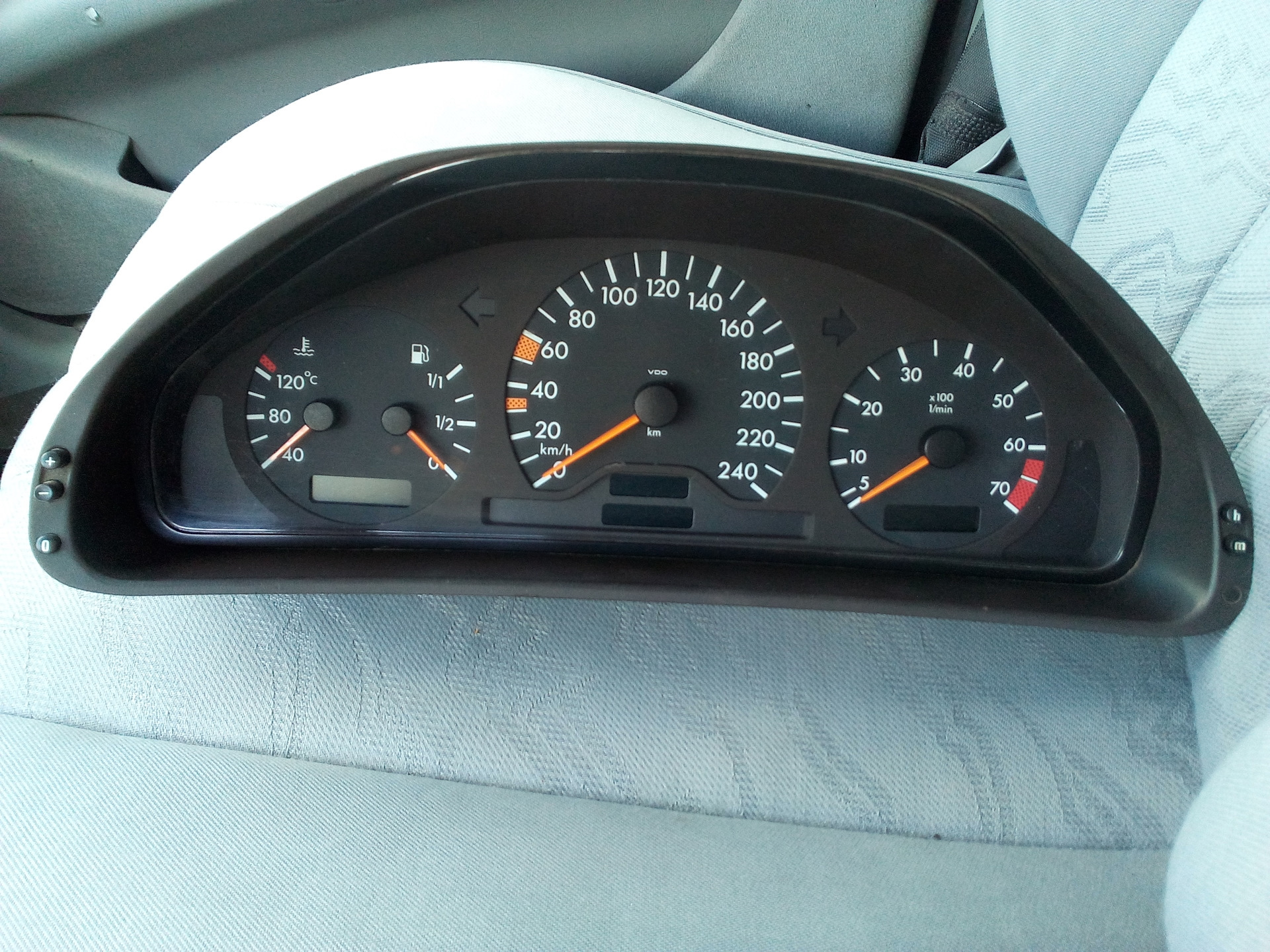 панель приборов мерседес 210