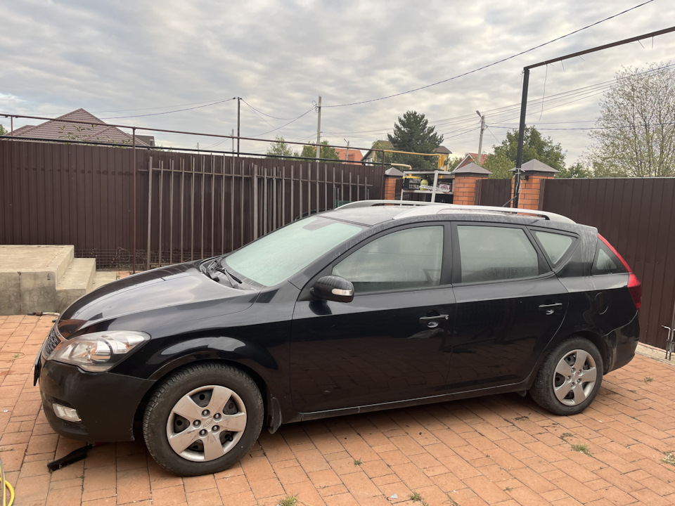 Пока так, даже не красил, был черный грунт, вот в нем и езжу) — KIA Ceed (1G)