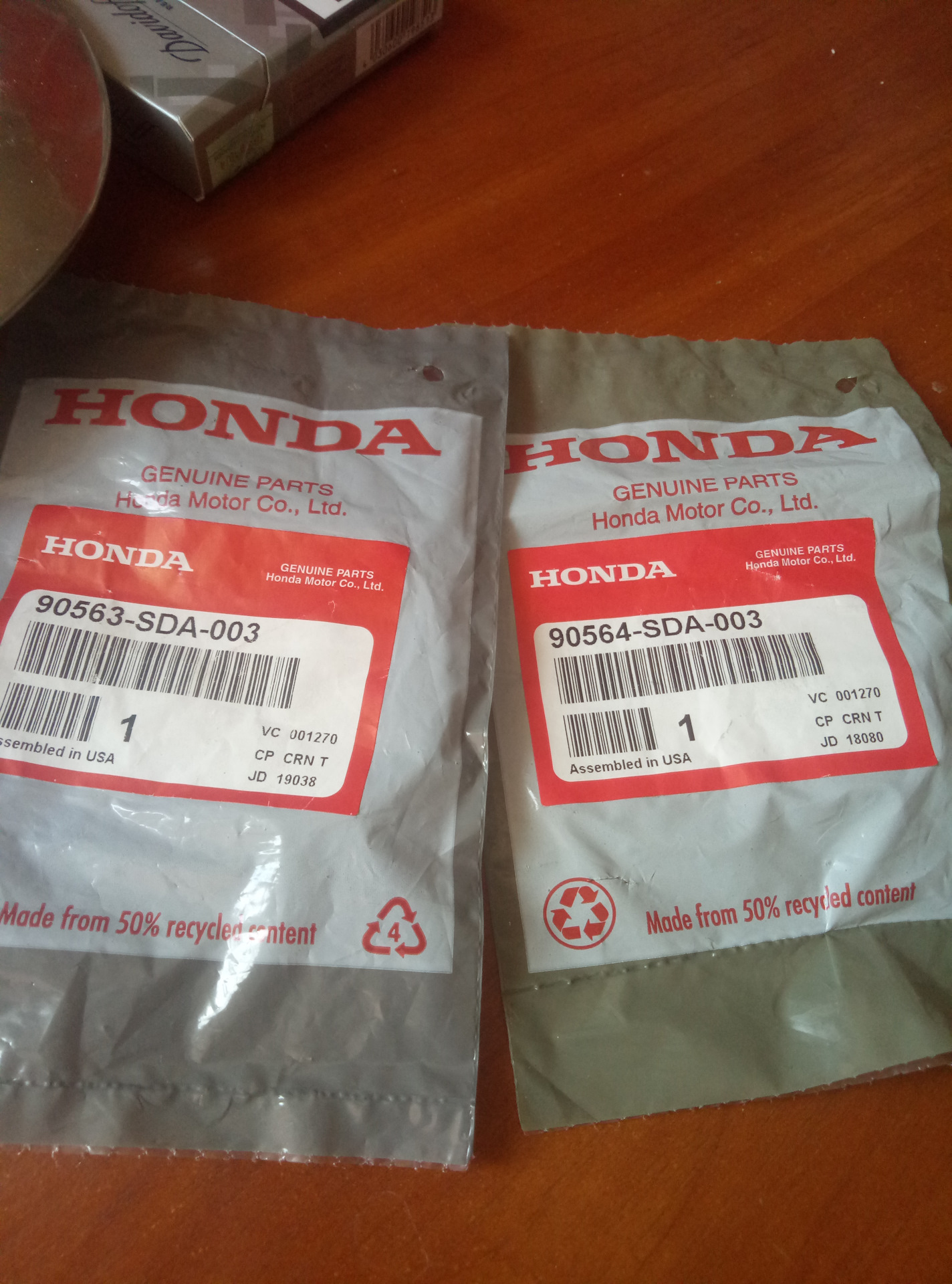 Схема крепления передней бампера хонда аккорд 7. Accord 7 клипса держателя капота. Клипса упора капота хонда степвагон. Крепеж лобового стекла аккорд 7. Клипсы молдинга на хонду аккорд 7.