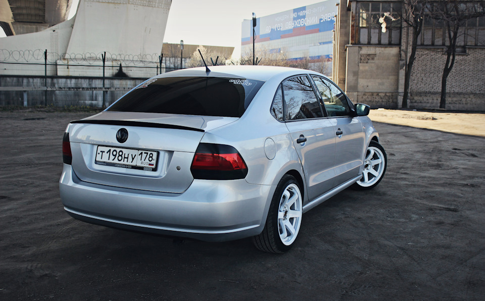 Volkswagen Polo r sedan