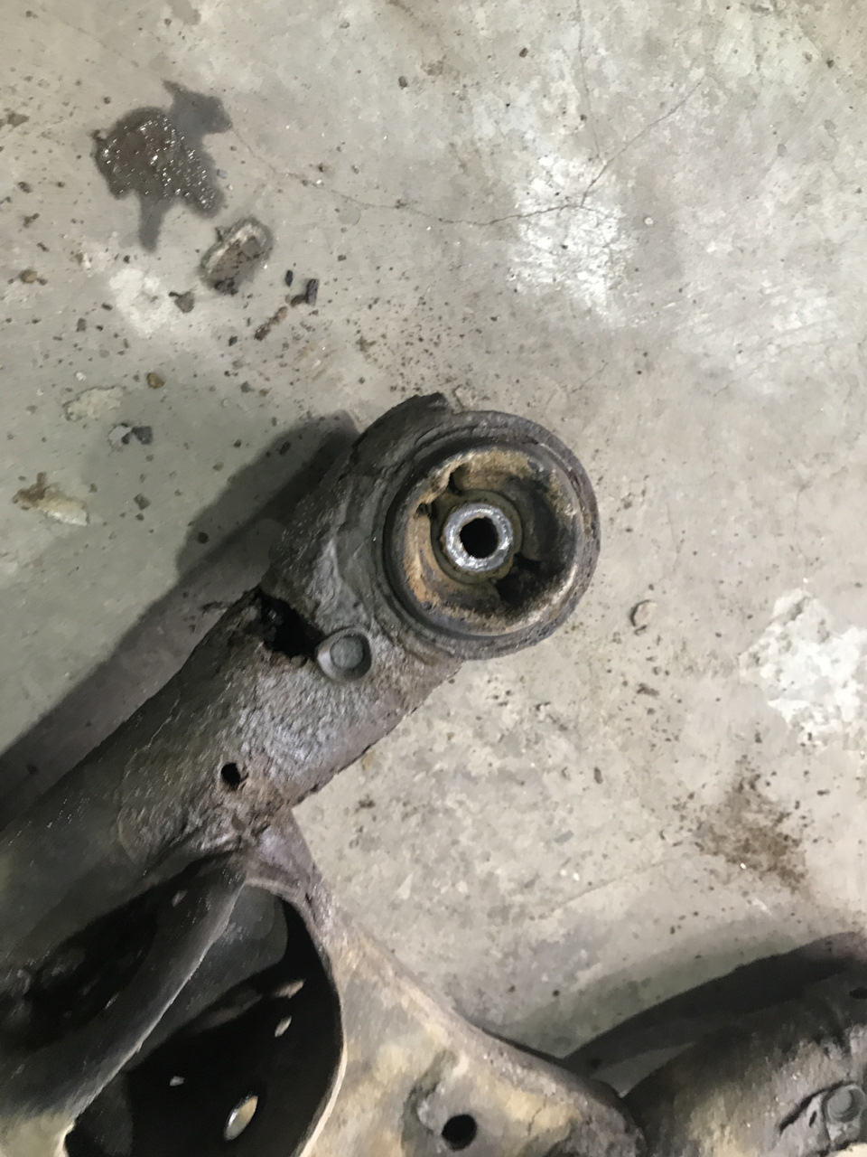 Замена заднего подрамника NTY ZRZHY513 — Hyundai Tucson (JM), 2,7 л ...