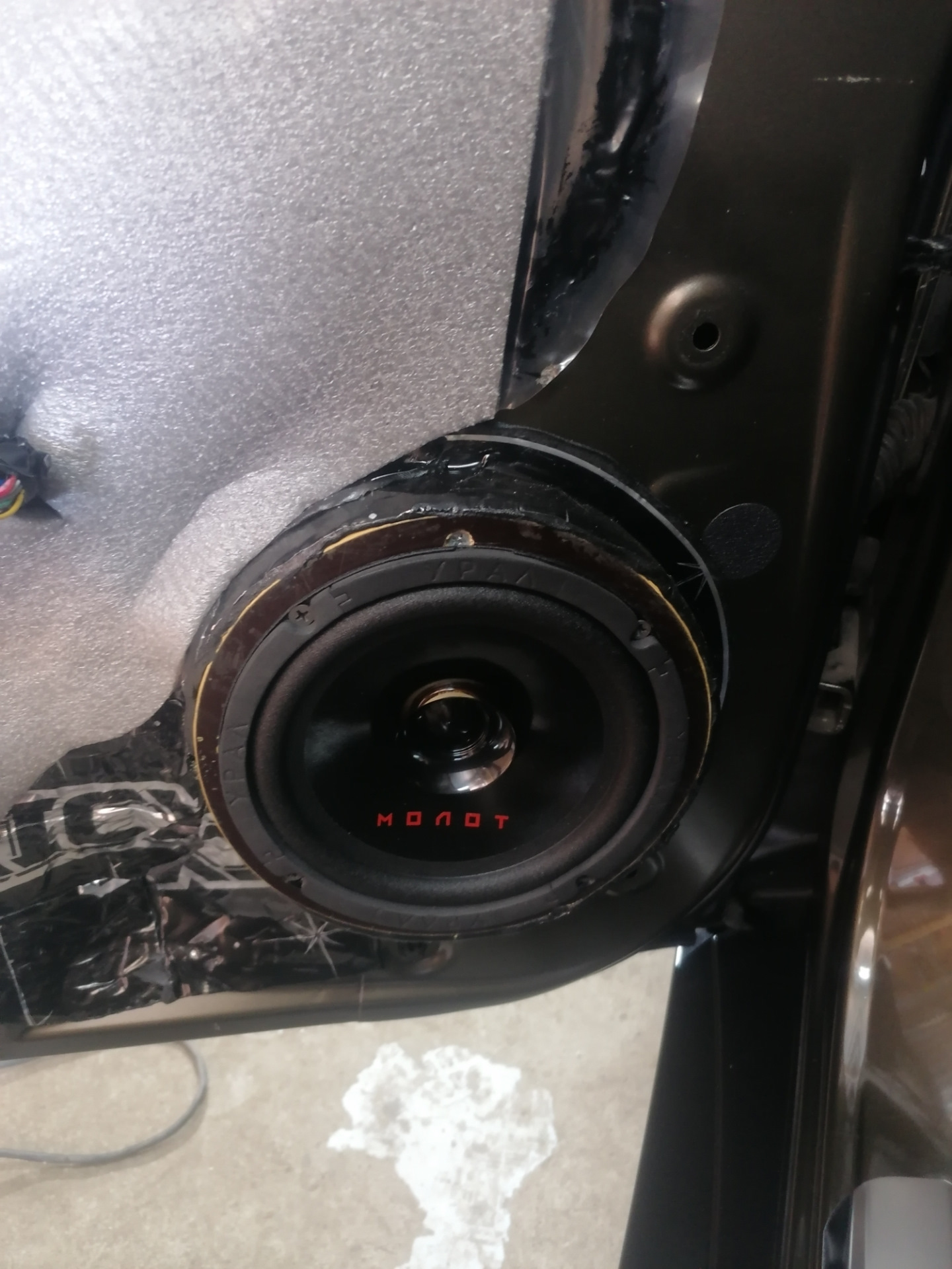 Немного музыки + шумка дверей. — Mitsubishi Outlander (3G), 2 л, 2018 ...