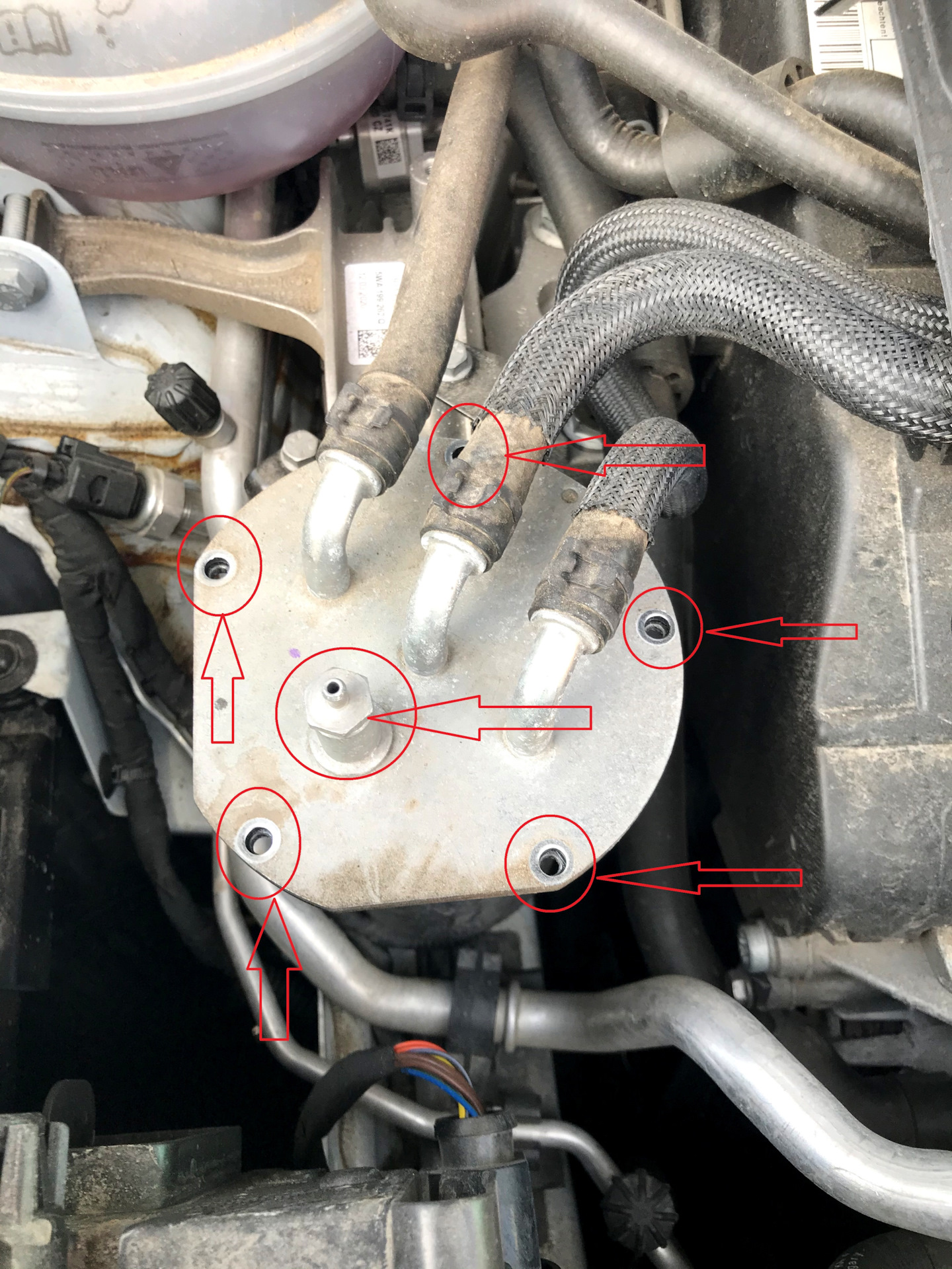 Самостоятельная замена топливного фильтра TDI 2.0 — Volkswagen Tiguan ...