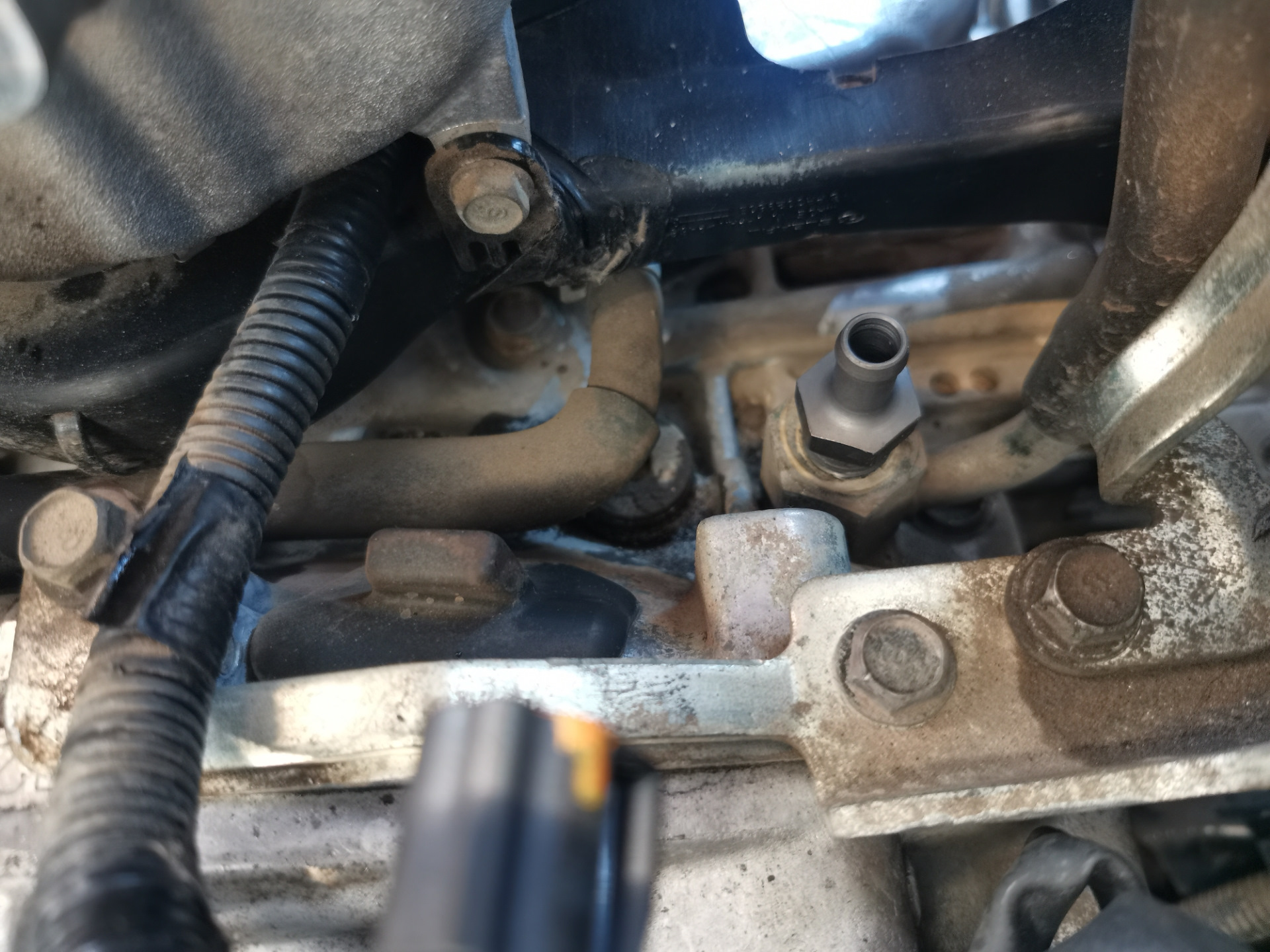Клапан PCV — Subaru Forester (SH), 2 л, 2008 года | запчасти | DRIVE2
