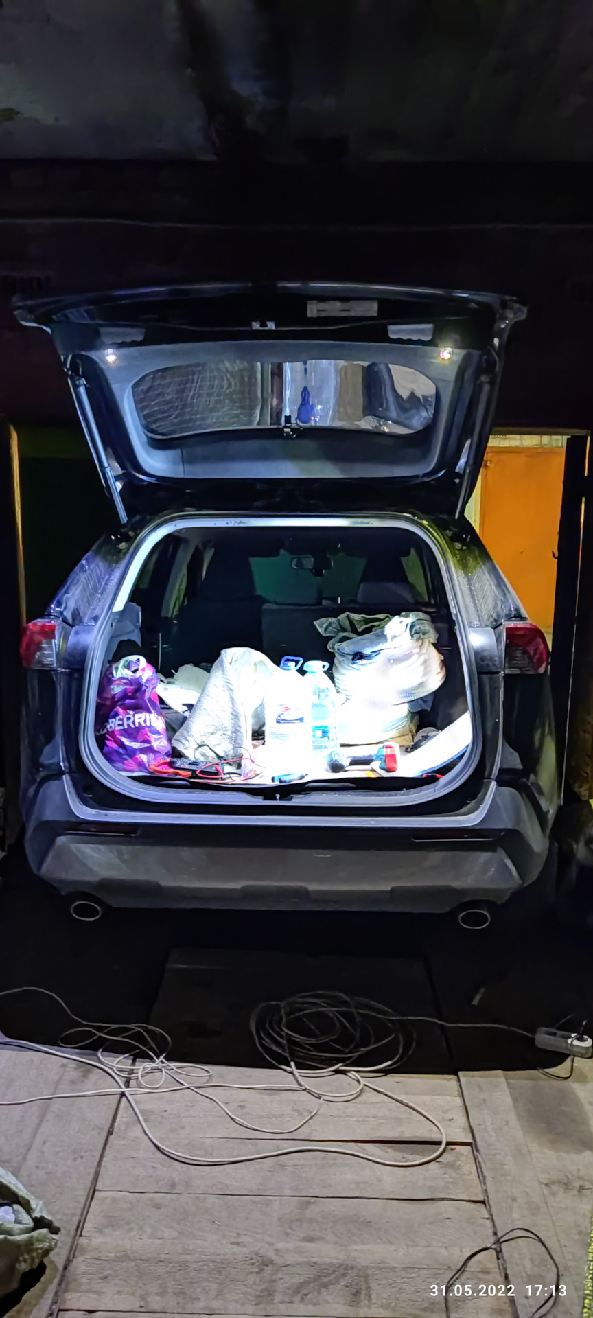 Всё светит. — Toyota RAV4 (5G)