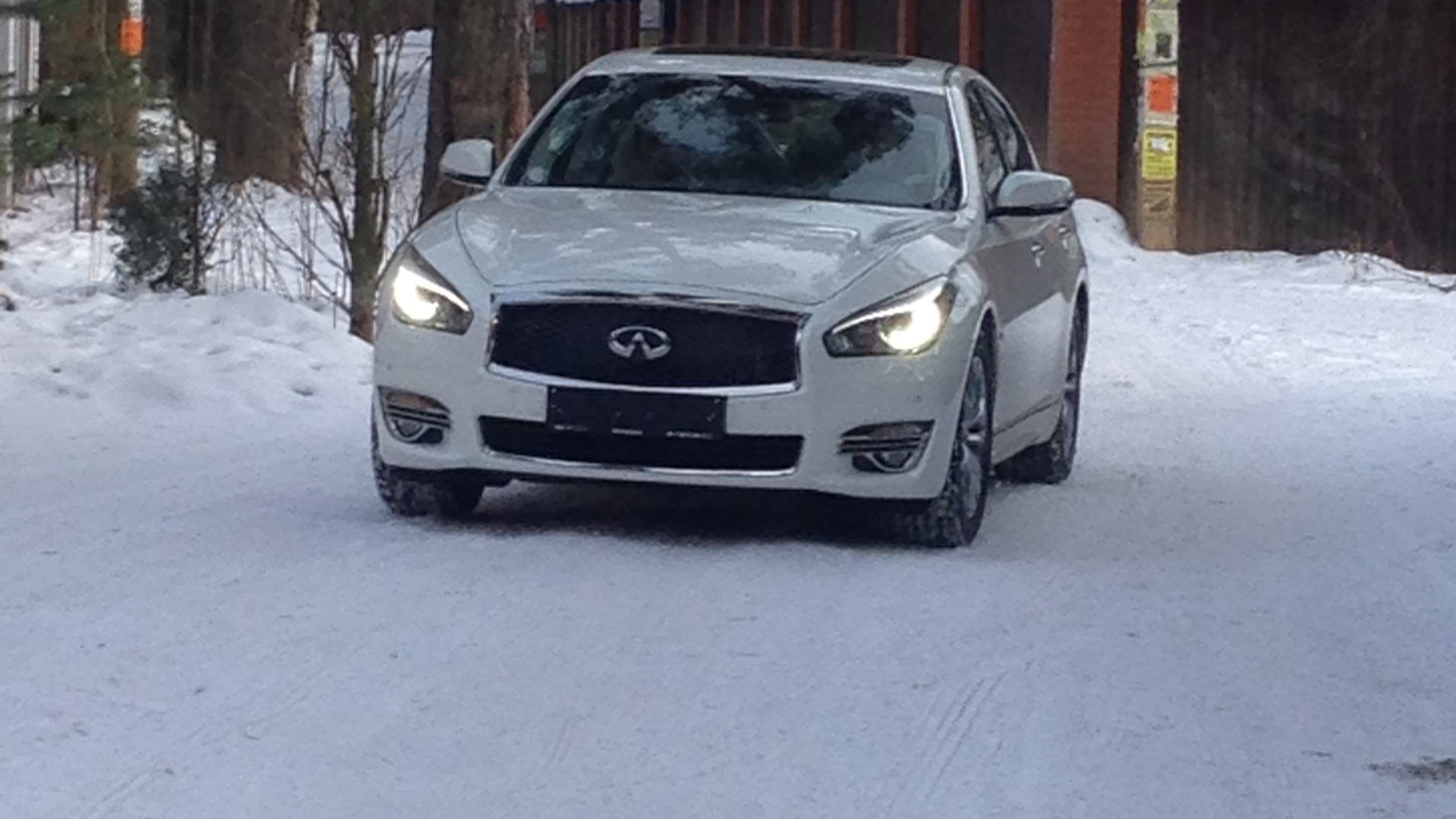 Infiniti Q70 2.5 бензиновый 2015 | Белая баржа на DRIVE2