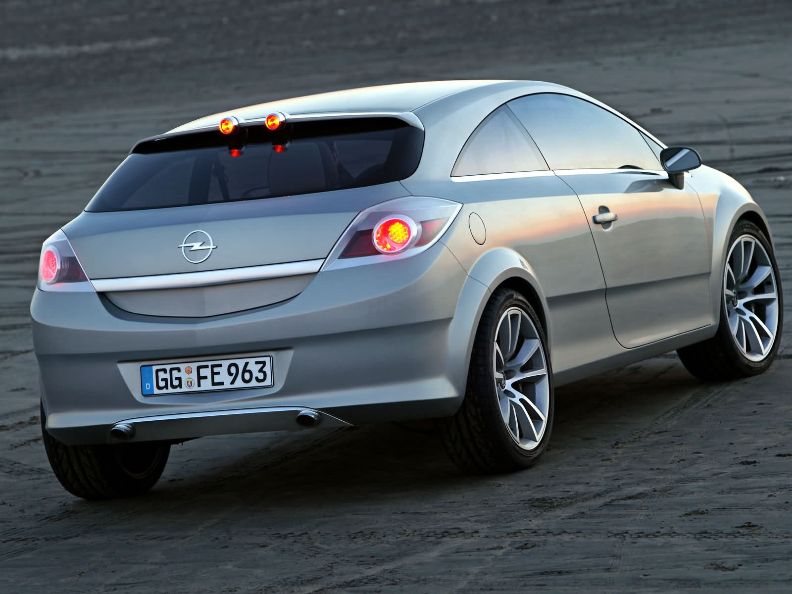 Опель купе 2008 год. Opel Astra h GTC. Opel Astra h GTC 2005. Opel GTC 2008.