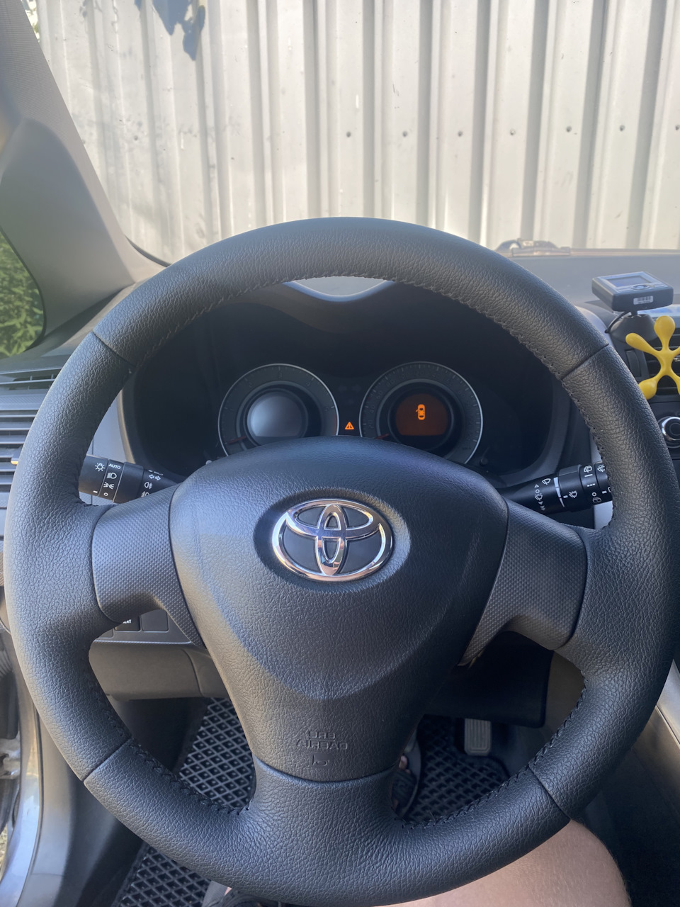 Перешив руля — Toyota Auris (1G), 1,4 л, 2008 года | просто так | DRIVE2