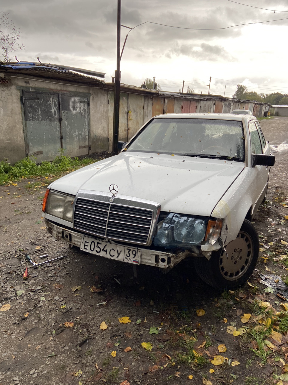 Ограничитель двери ограничил дверь. — Mercedes-Benz E-class (W124), 2 л,  1987 года | поломка | DRIVE2