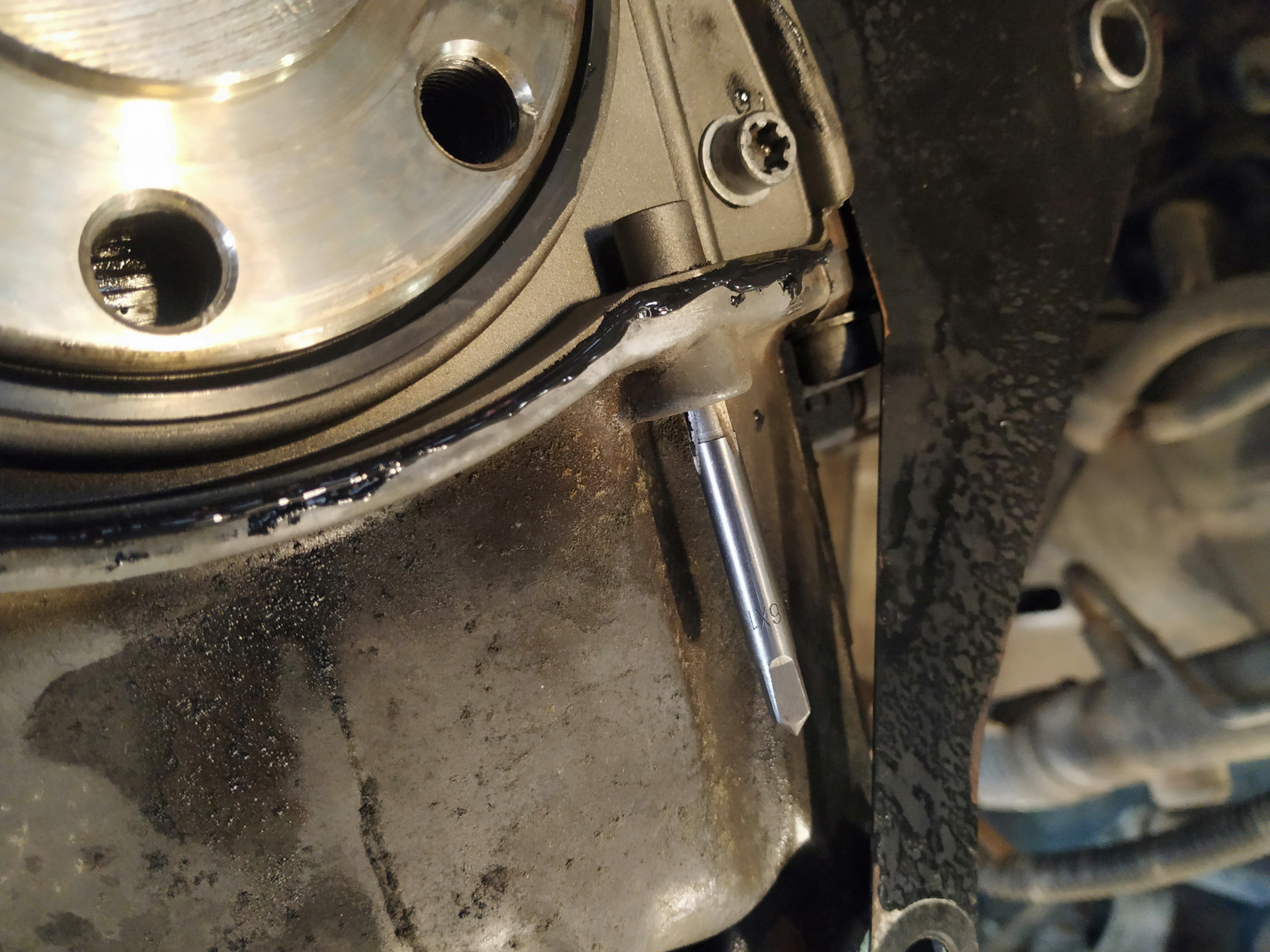 Течь масла: замена заднего сальника коленвала. — Opel Zafira B, 1,9 л ...