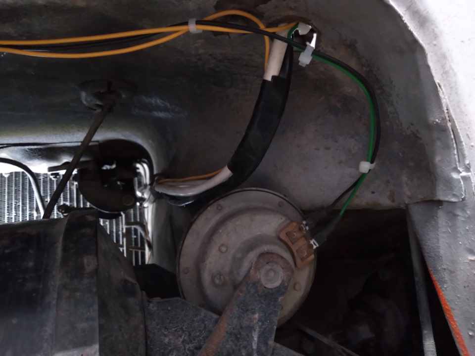 Опять 2 датчика (тормозуха, ручник) и сигнал — УАЗ 469