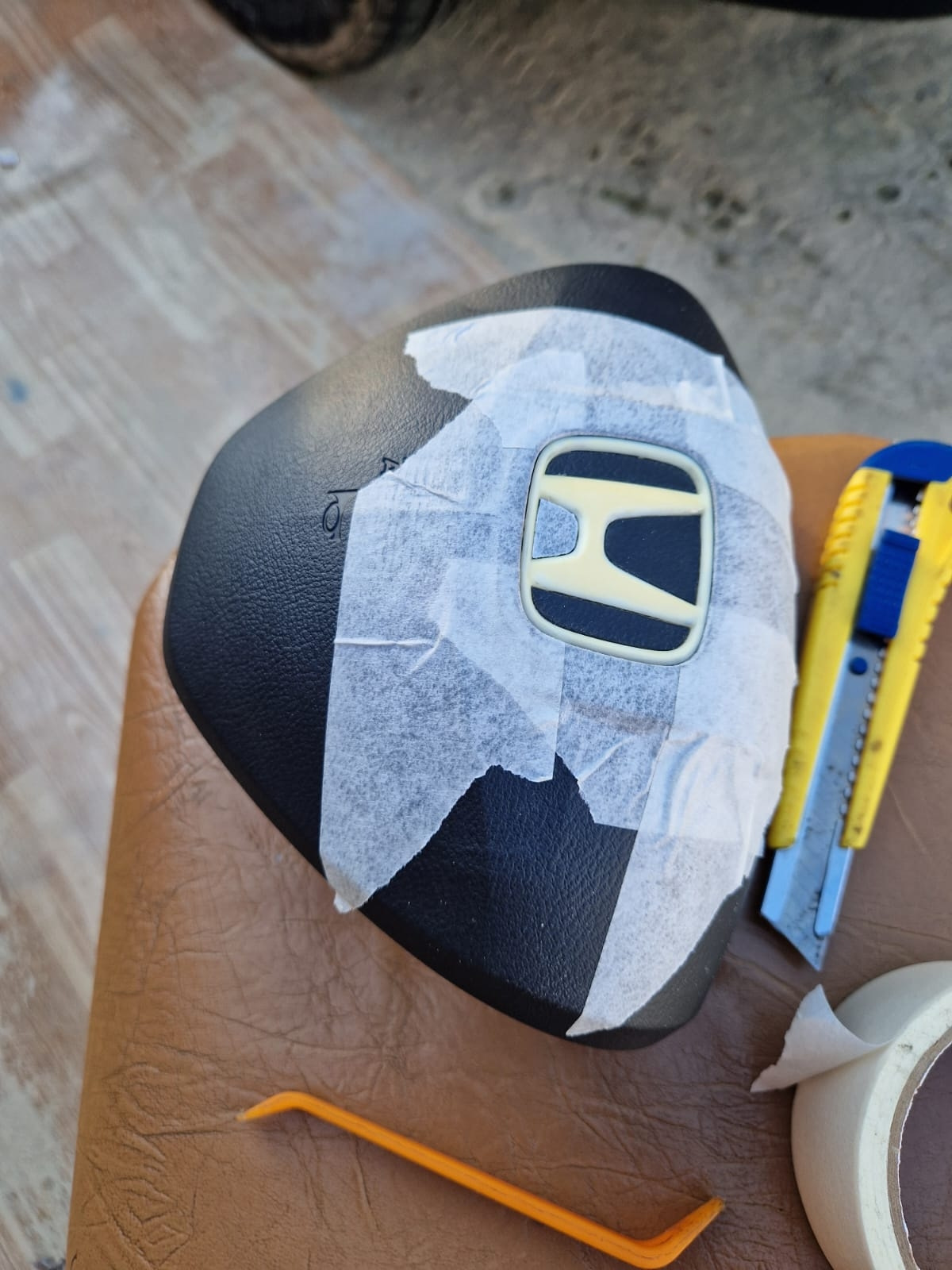 Руль в кожу и покраска жёлтого значка на руле) — Honda Civic 4D (8G), 1 ...