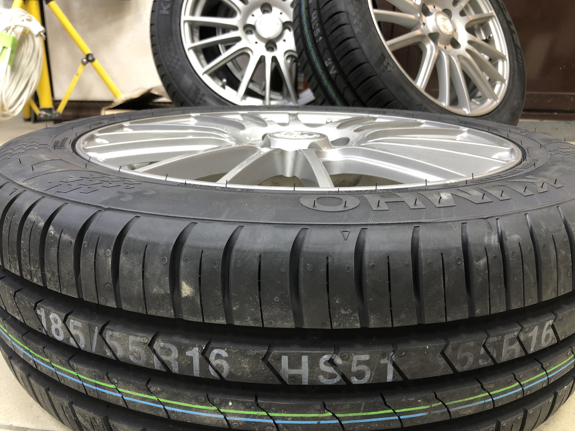 Kumho Ecsta Hs51 215 55 R17 Купить