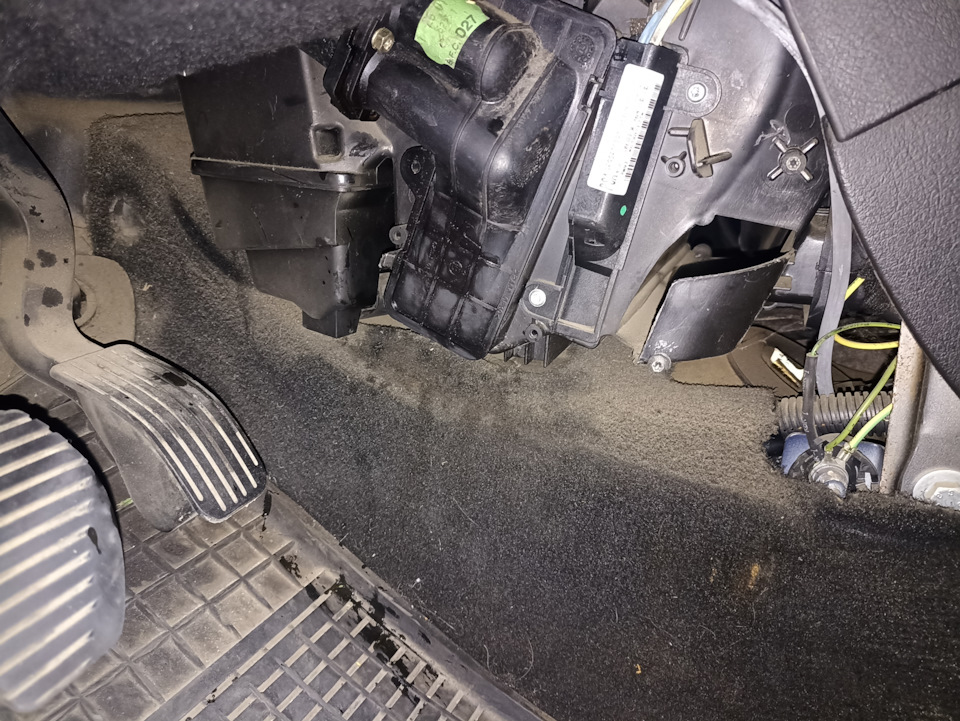 Замена колец радиатора печки — Peugeot 307, 2 л, 2004 года | своими ...