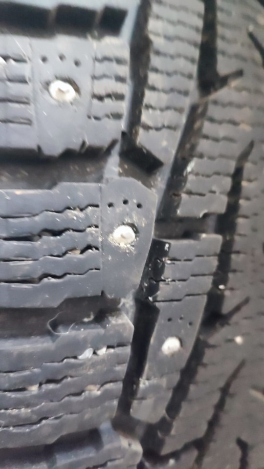 Шины зимние шипованные Nokian 245/65 R16, литые диски ХБЗ 6,5Jx16 ET40 ...