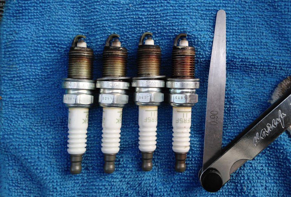 12 — Контроль зазоров на свечах зажигания — Chevrolet Cruze Hatchback ...