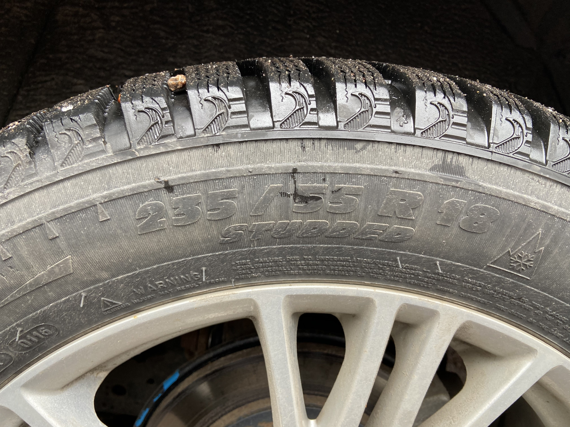 Шины 235 55 r18. Michelin 235/55 r18 зима. Зимняя резина Мишлен 235 55 на 18.