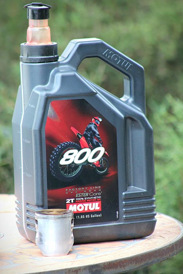 Масло мотюль 2т для гидроцикла. Мотюль 2т для снегохода. Motul outboard tech 2t 1 л. Масло для лодок 2т мотюль. Мотюль 2т.