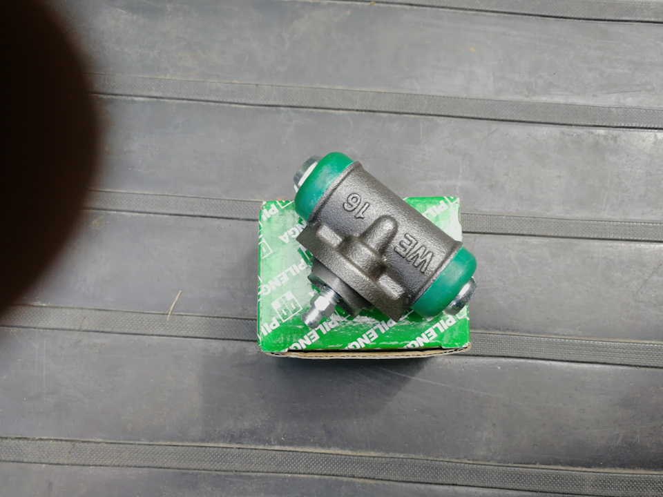 Замена зтц и прокачка тормозов — Lada Приора седан, 1,6 л, 2013 года ...