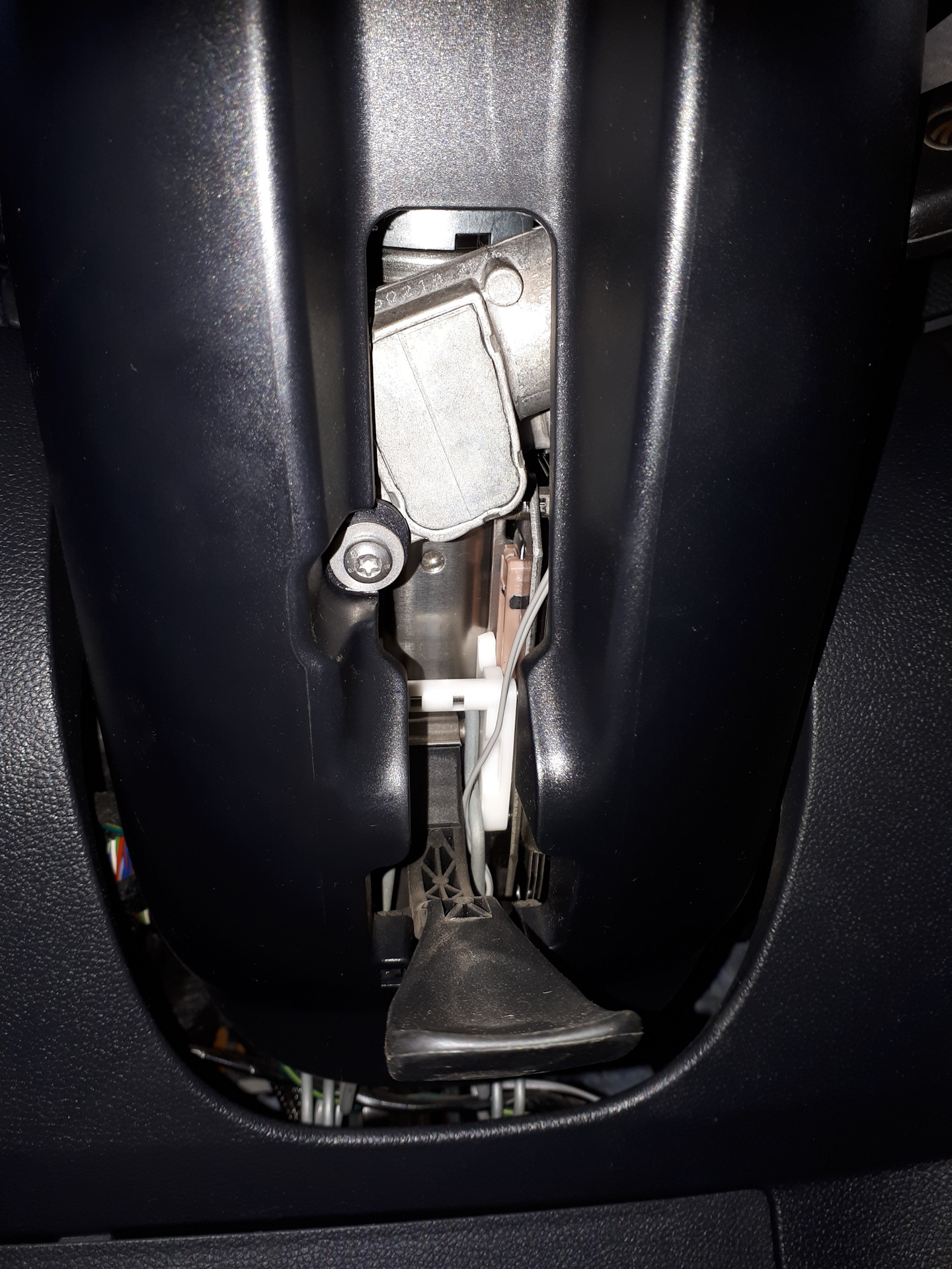 как снять подушку шкода фабия. шумоизоляция панели шкода фабия 2. 2. снятие руля фабия 2. как снять подушку шкода фабия.