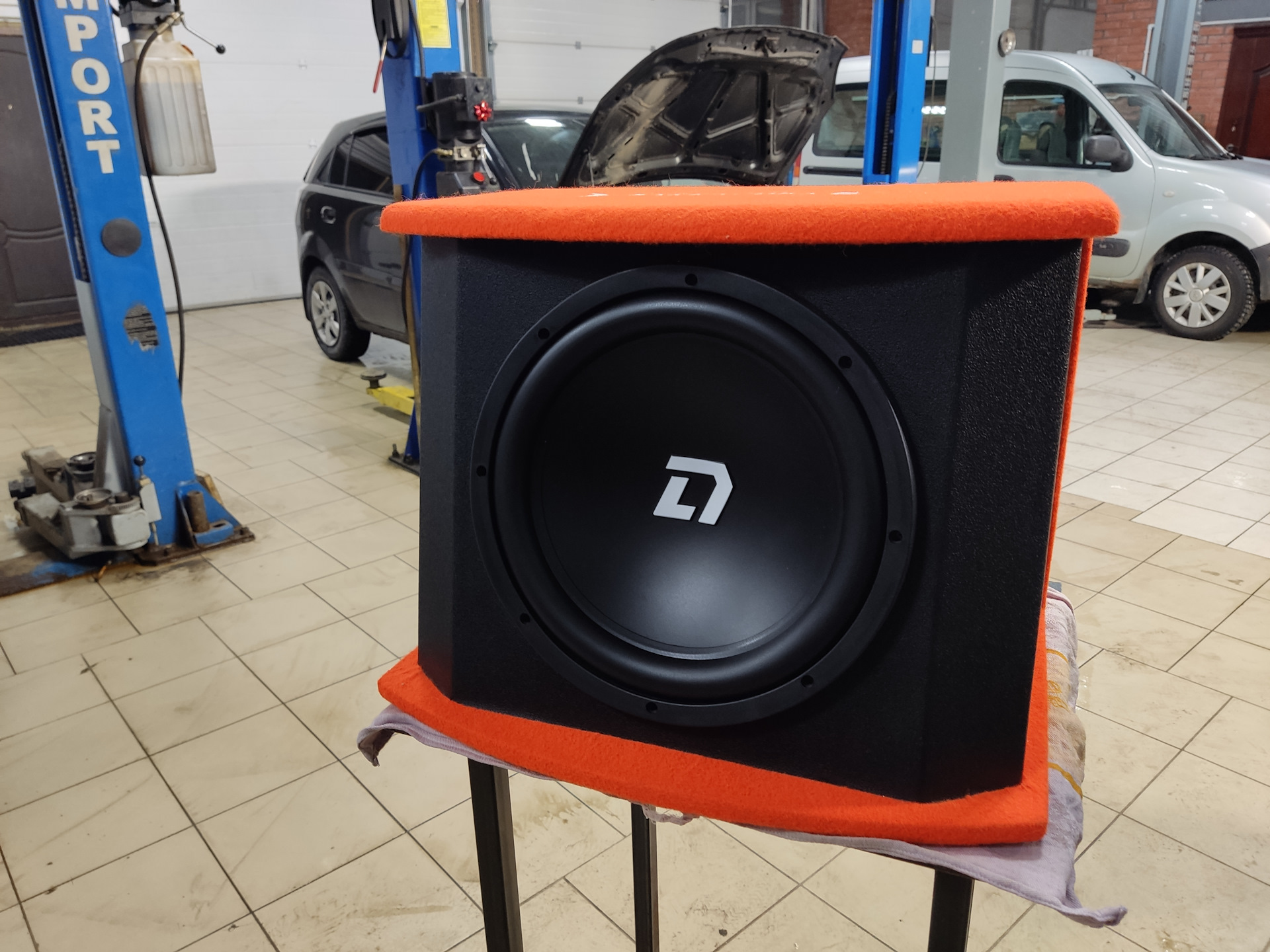 Dl audio barracuda 69. Автомобильный сабвуфер Dragster der-210.