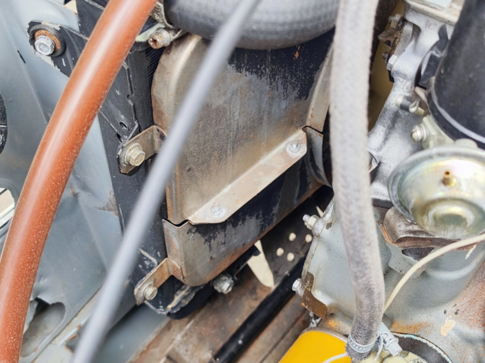 Ранний диффузор радиатора — Lada 2101