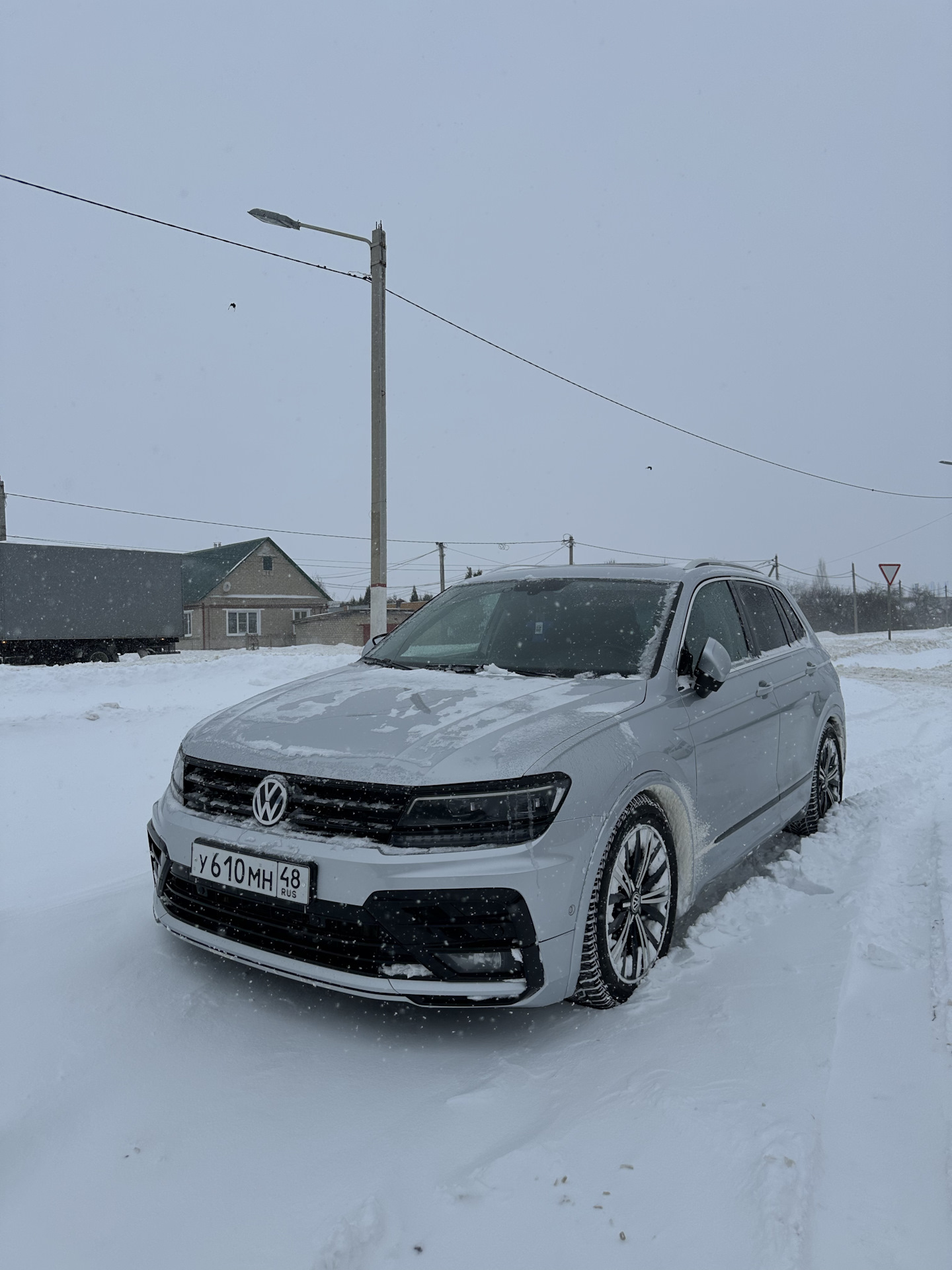 Обвес R Line Tiguan MK2 — Volkswagen Tiguan (2G), 2 л, 2017 года | тюнинг |  DRIVE2