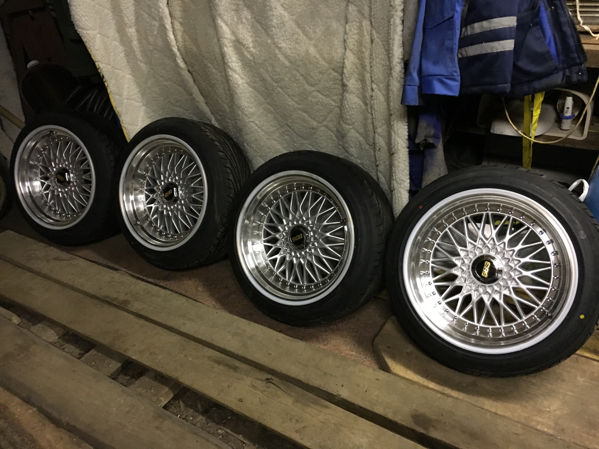 Колеса r16. BBS RS r17. Диски BBS RS r17. BBS rs2 r17. BBS RS 17.