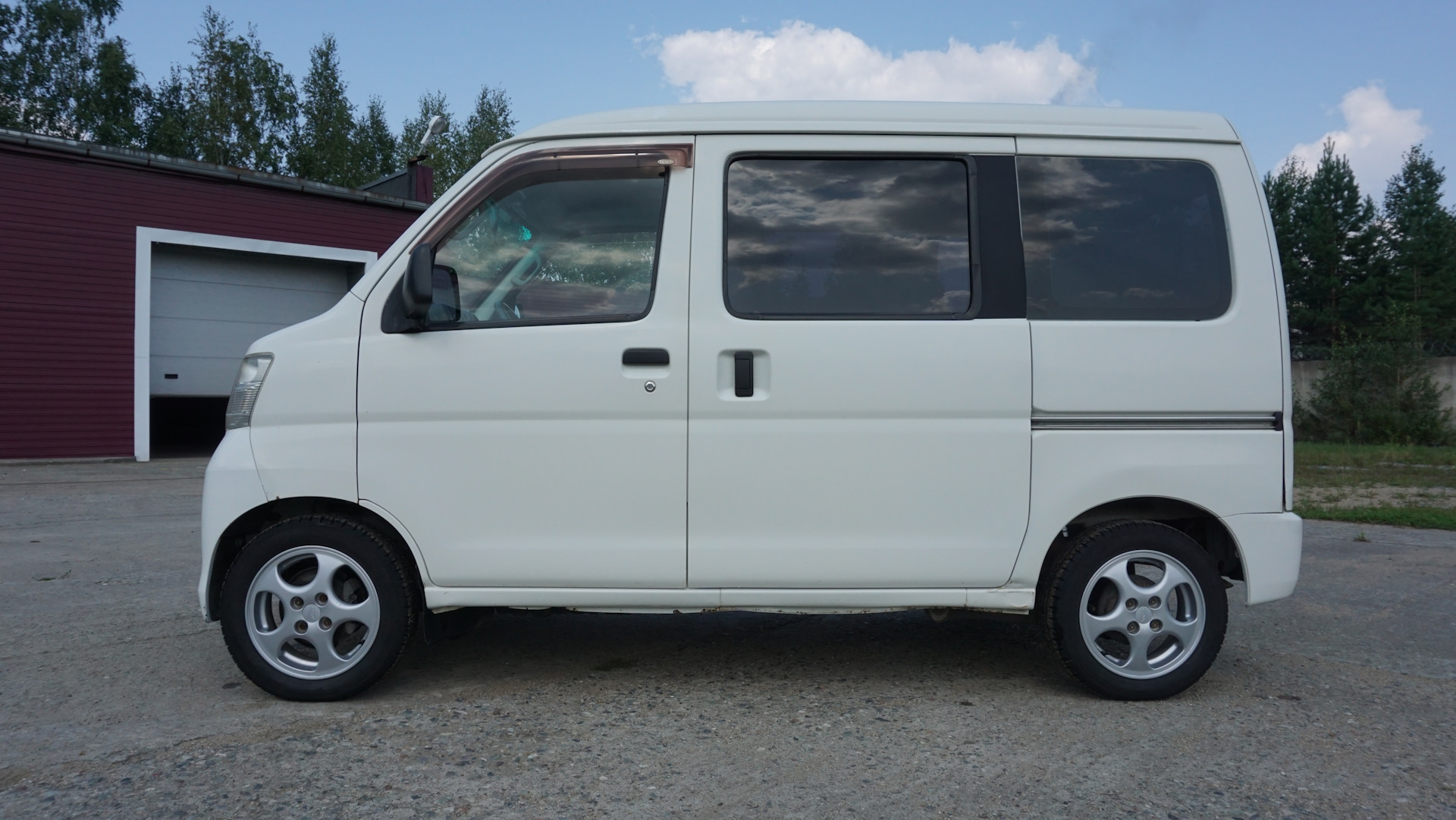 Дайхатсу клиренс. Daihatsu Hijet 1999. Daihatsu Hijet 2018. Daihatsu Hijet 2. Daihatsu Hijet 2005.