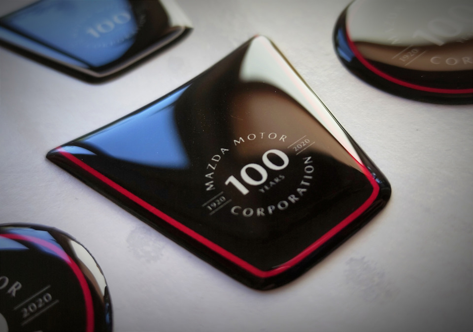 Юбилейные эмблемы Mazda anniversary 100 years на Mazda 6 (3G) GJ, Mazda ...