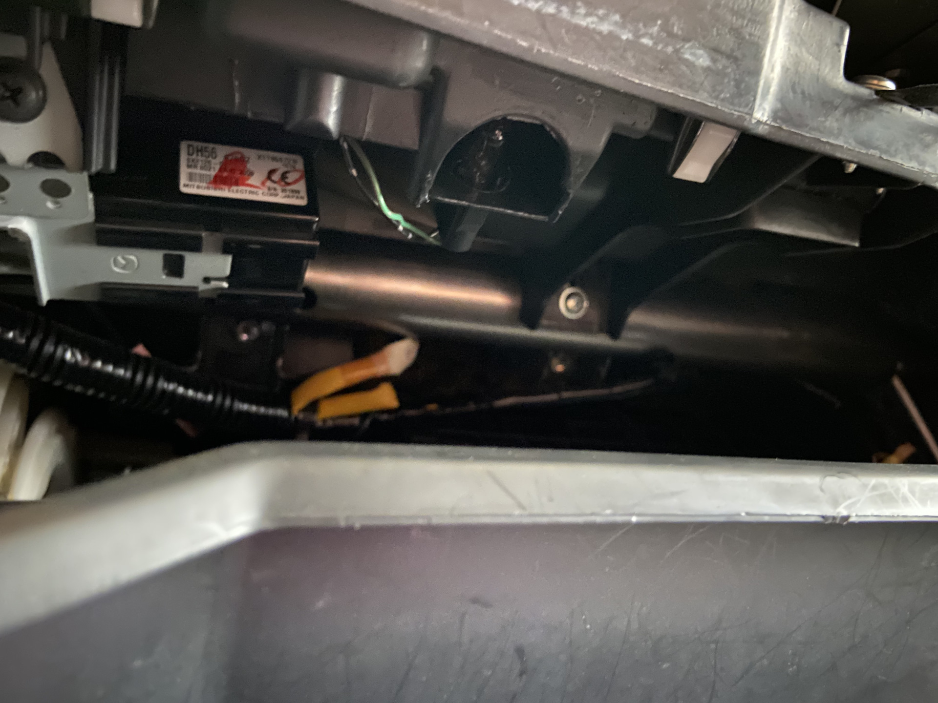 Замена лампочки в бардачке — Mazda 6 (2G) GH, 2 л, 2011 года ...