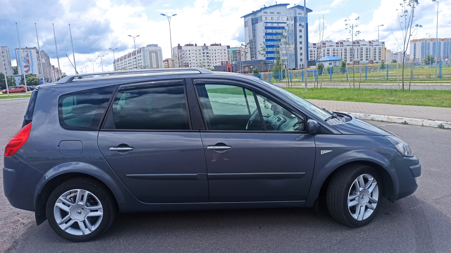 Renault Grand Scenic II 2.0 дизельный 2007 | 🇨🇵2.0dci 🇧🇾 на DRIVE2