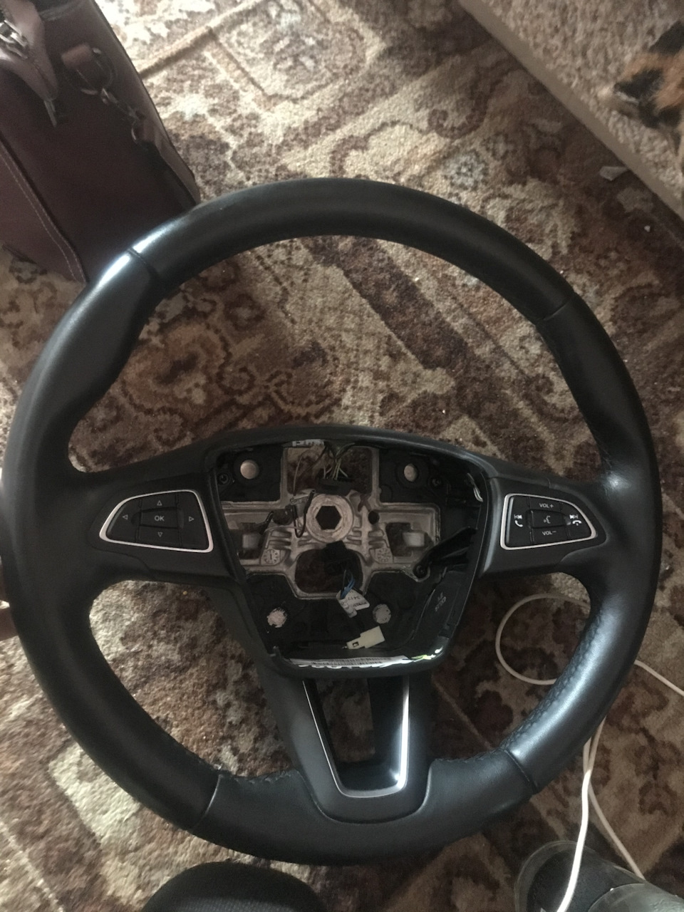 Руль рестайлинг с круизом, обогревом и его установка — Ford Focus III ...