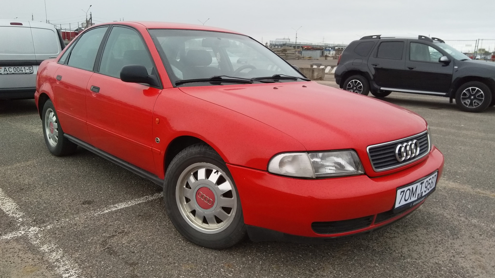 Audi A4 (B5) 1.8 бензиновый 1995 | не ферари но тож красная на DRIVE2