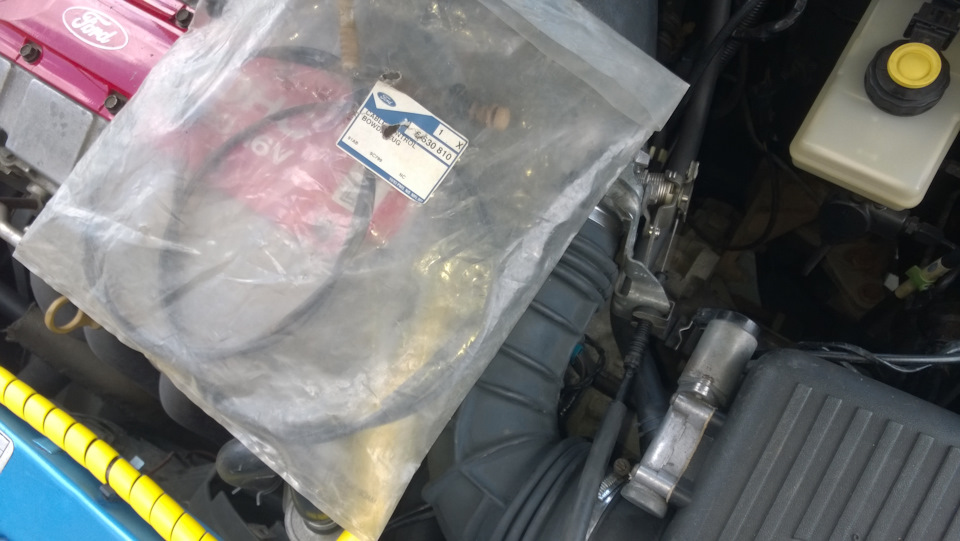 подготовлен оригинальный трос акселератора FORD 6630810 (91AB 9C799 NC) — Ford Escort Mk5. Запчасти на фото: 6630810, 91AB9C799NC