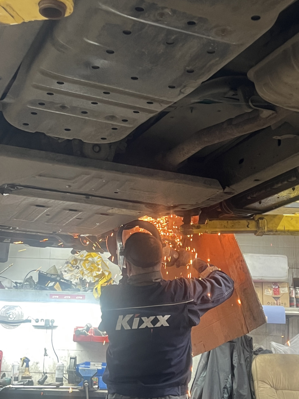 Photo from the logbook KIA Mohave (HM2)