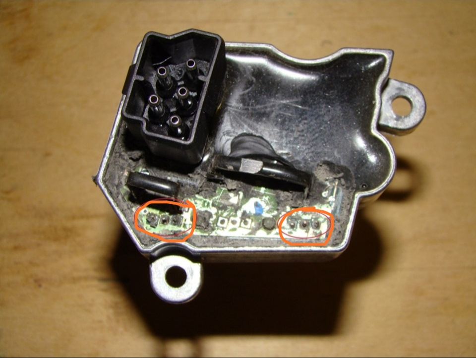 Резистор отопителя bmw e34. Е39 ежик печки. Как проверить ежик печки. Реле регулятор бмв е39. Разъем на каскад (еж моторчика печки) печки.