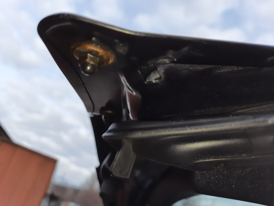 Замена ламп задних габаритов боковых фонарей - Renault Koleos (1G), 2 л, 2012 го