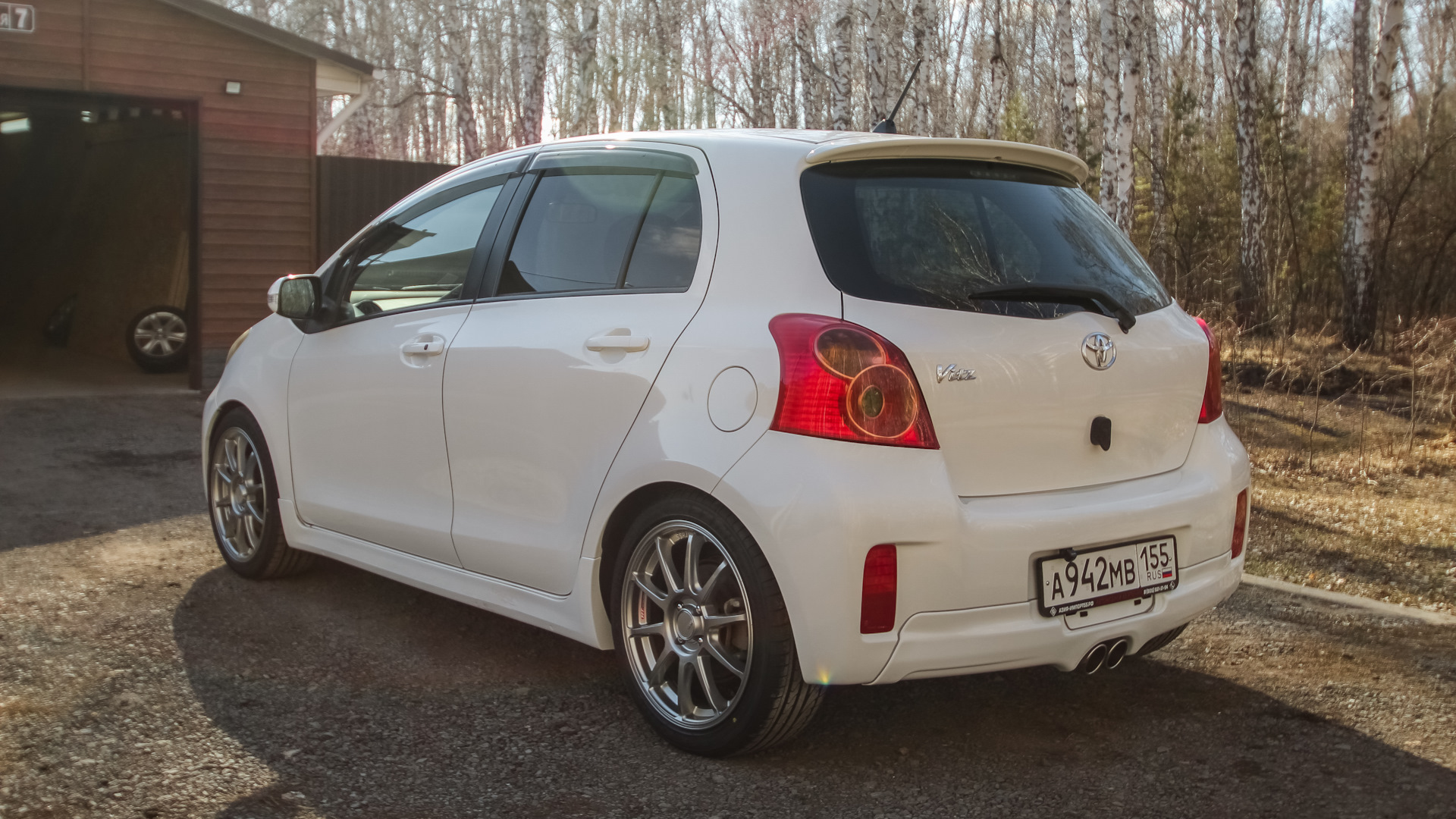 Toyota Vitz 2001 White stance