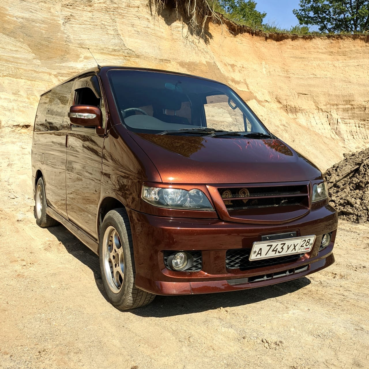Френди 2. Mazda Bongo Friendee