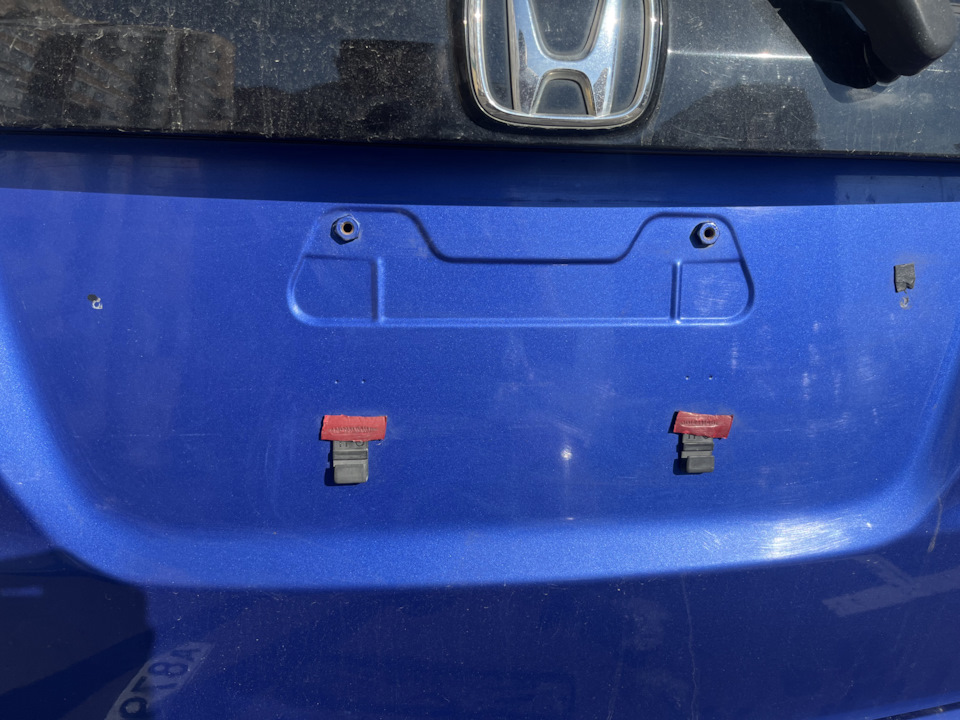 Колхозинг рамки номерного знака — Honda Fit (2G), 1,3 л, 2011 года ...