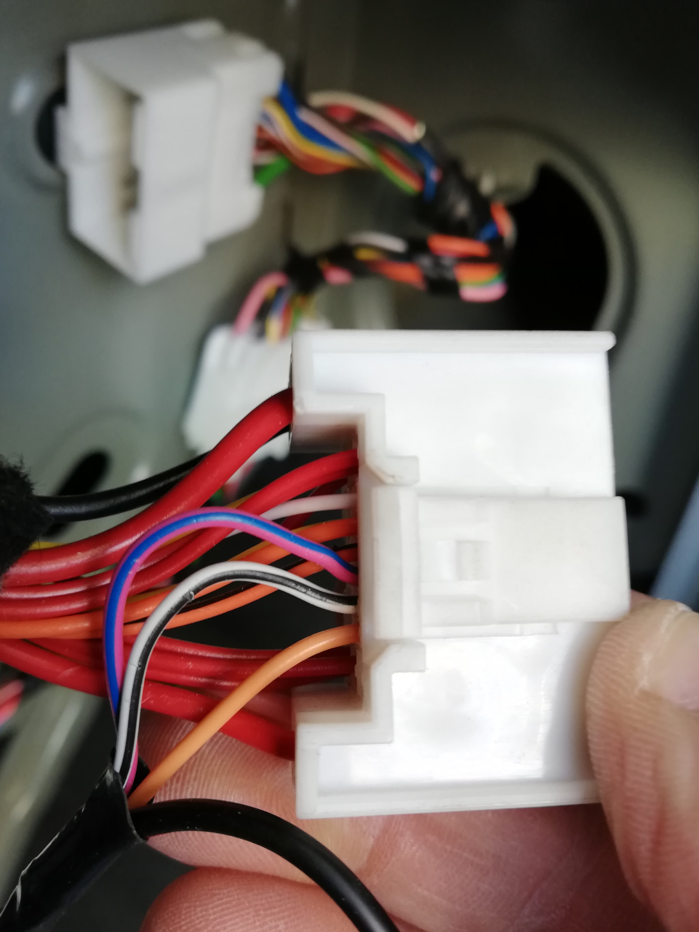 Подключение нештатной камеры ЗВ к штатной проводке — Lada Vesta SW ...