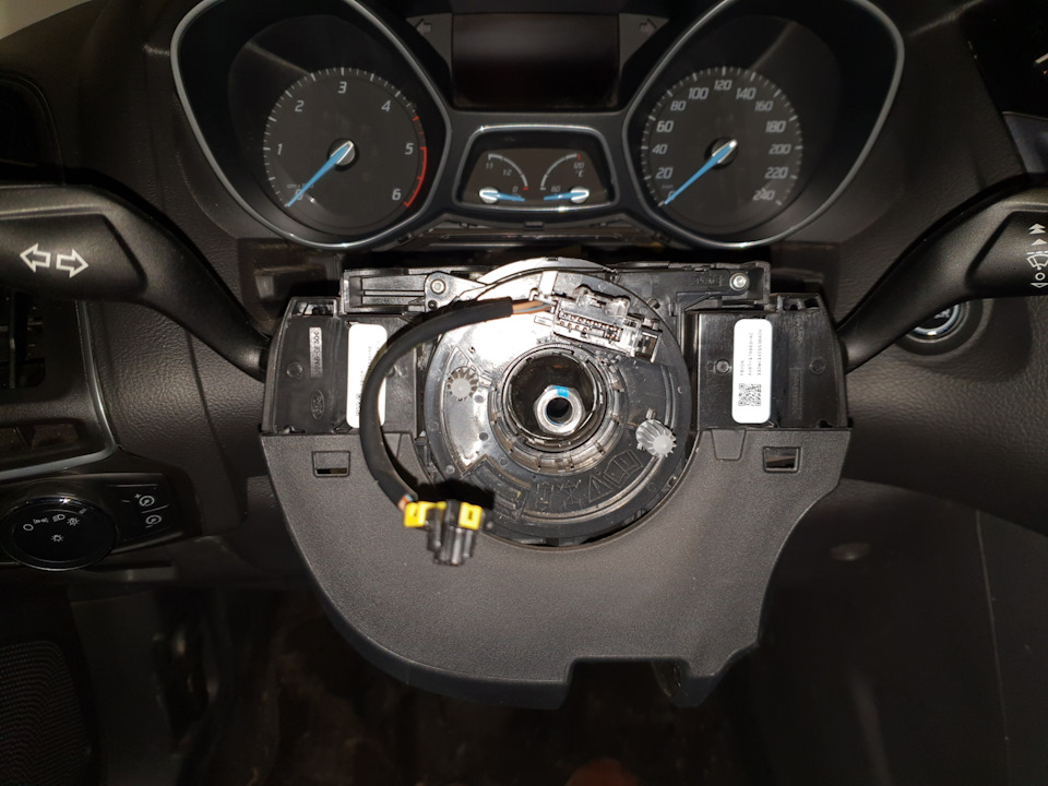 Снимаем руль — Ford Focus Wagon III
