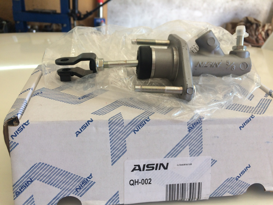 Замена главного цилиндра сцепления — Honda Civic Hatchback (6G), 1,8 л ...