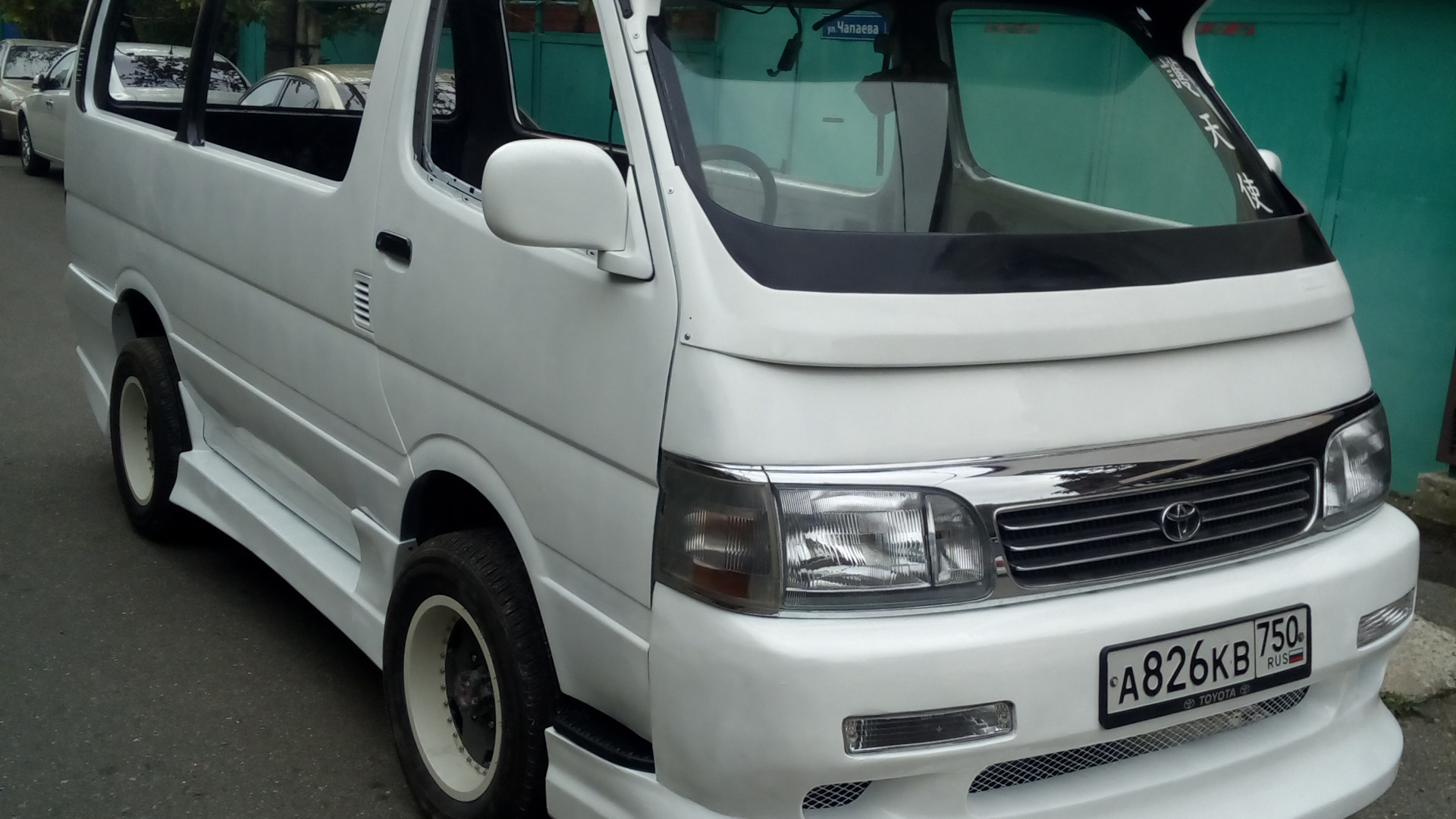 Дром продажа тойота хайс. Toyota Hiace h100. Тойота Hiace 100. Toyota Hiace h100 обвес. Toyota Hiace h300.