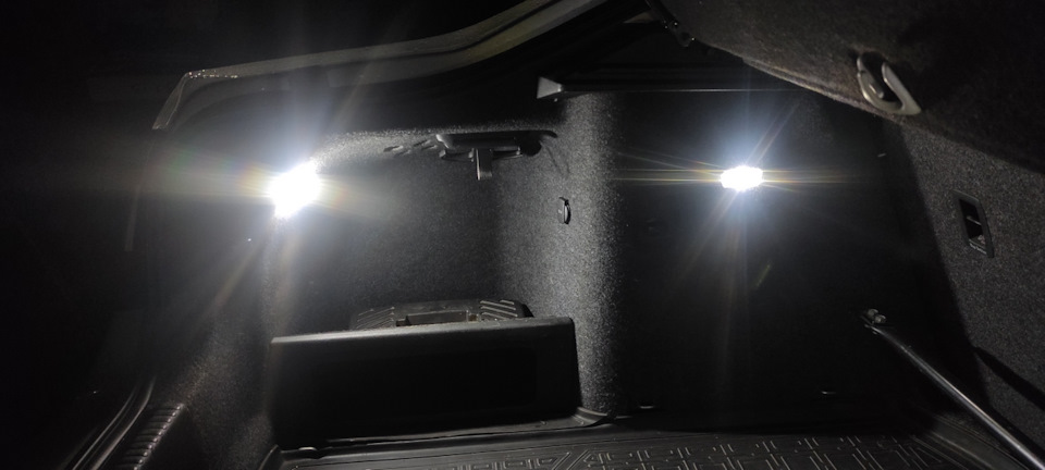 Разница платы и лампы диодной — Skoda Octavia A7 Mk3